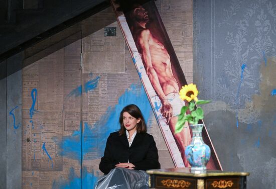 Спектакль "Идиоты" в  МХТ имени А.П. Чехова