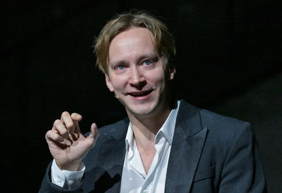 Спектакль "Идиоты" в  МХТ имени А.П. Чехова