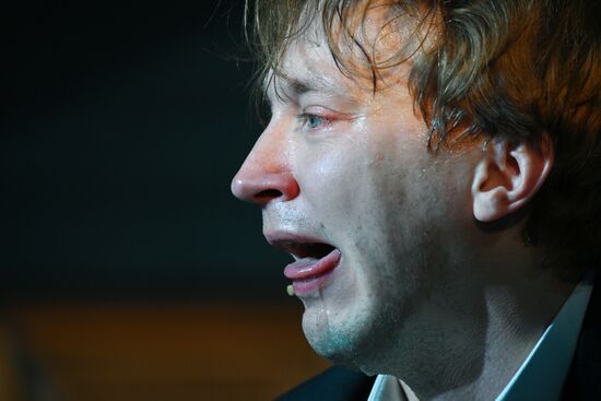 Спектакль "Идиоты" в  МХТ имени А.П. Чехова