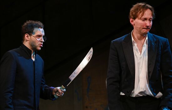 Спектакль "Идиоты" в  МХТ имени А.П. Чехова