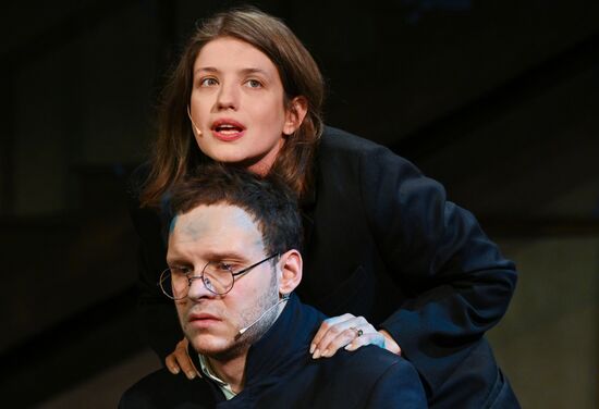 Спектакль "Идиоты" в  МХТ имени А.П. Чехова