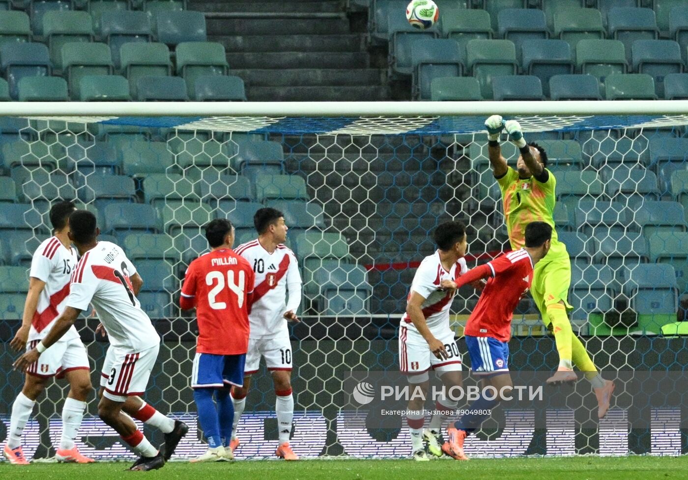 Товарищеский матч по футболу между сборными Чили и Перу