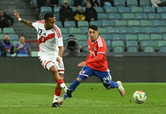 Товарищеский матч по футболу между сборными Чили и Перу