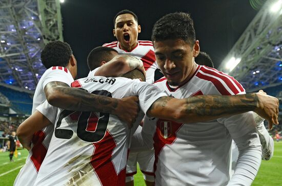 Товарищеский матч по футболу между сборными Чили и Перу