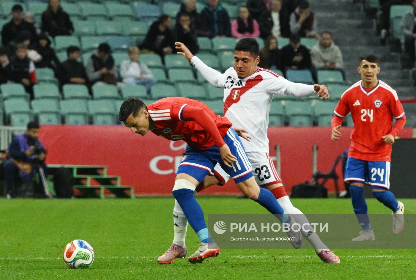 Товарищеский матч по футболу между сборными Чили и Перу