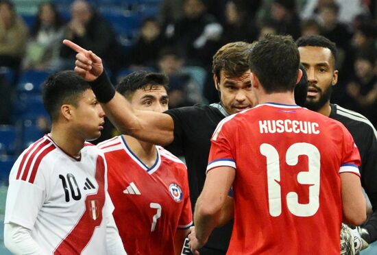 Товарищеский матч по футболу между сборными Чили и Перу