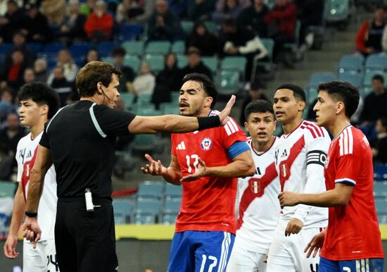 Товарищеский матч по футболу между сборными Чили и Перу