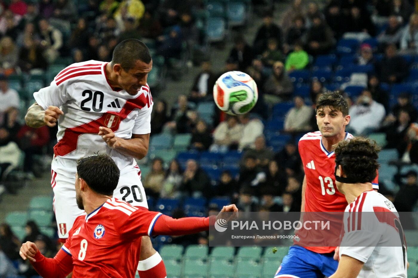Товарищеский матч по футболу между сборными Чили и Перу