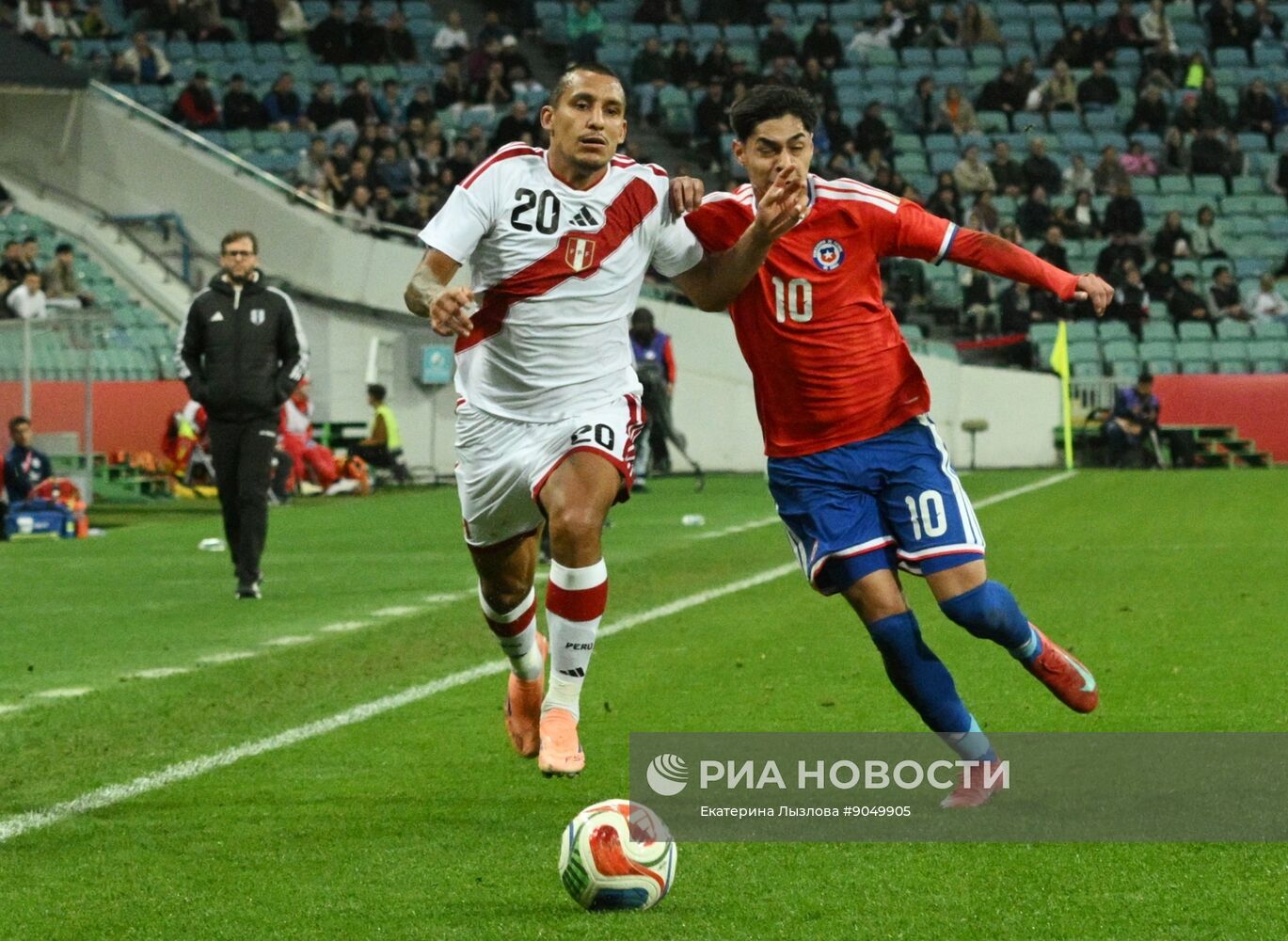 Товарищеский матч по футболу между сборными Чили и Перу