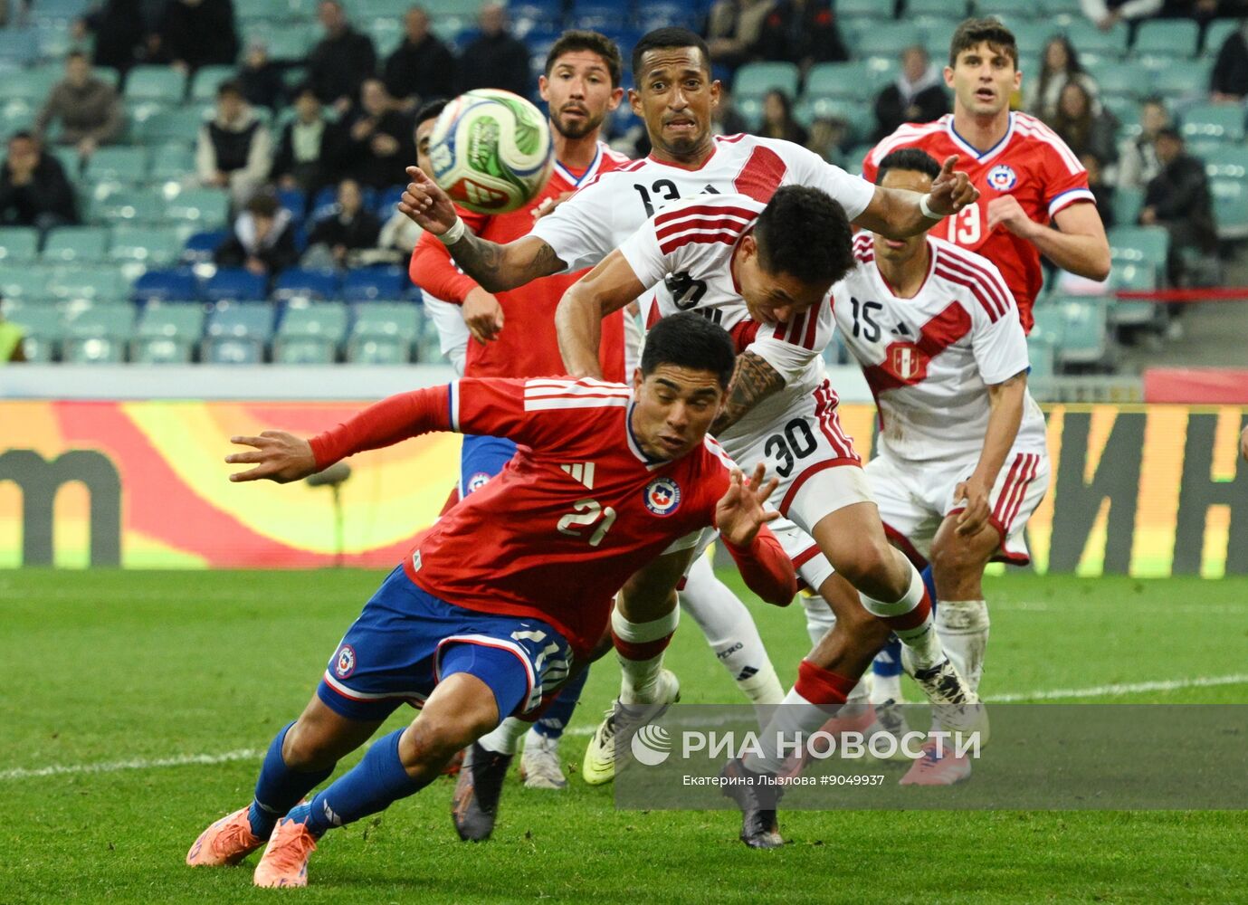 Товарищеский матч по футболу между сборными Чили и Перу