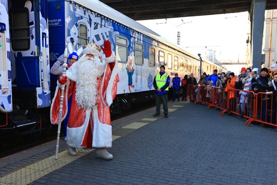 Прибытие поезда Деда Мороза во Владивосток