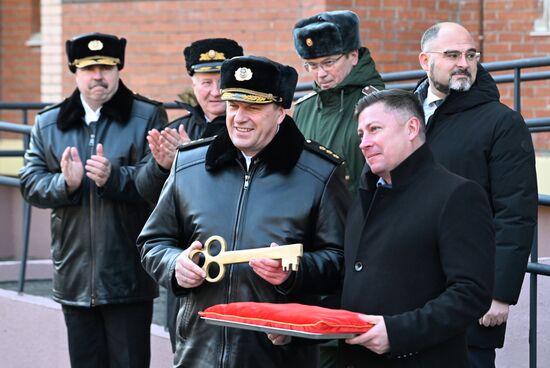 Вручение ключей семьям военнослужащих Тихоокеанского флота