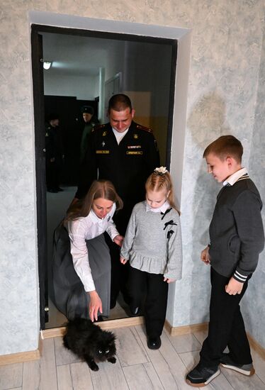 Вручение ключей семьям военнослужащих Тихоокеанского флота