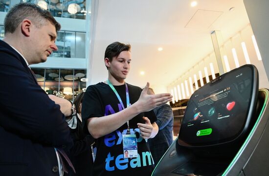 Сбер представил банкомат с ИИ-помощником и диагностикой здоровья