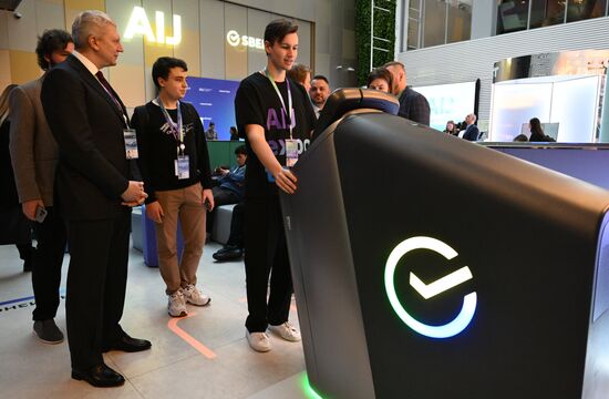 Сбер представил банкомат с ИИ-помощником и диагностикой здоровья