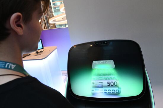 Сбер представил банкомат с ИИ-помощником и диагностикой здоровья