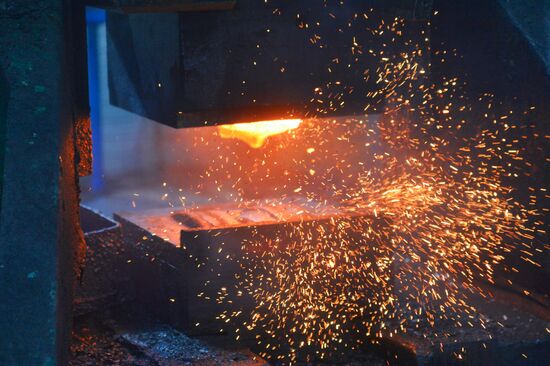 Производство гусениц для спецтехники на заводе "Техтрон" в Челябинске