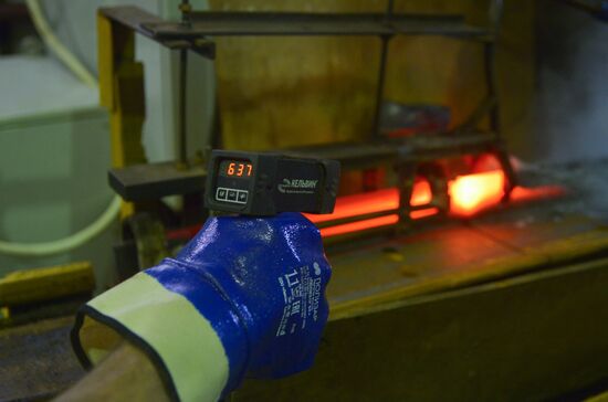 Производство гусениц для спецтехники на заводе "Техтрон" в Челябинске