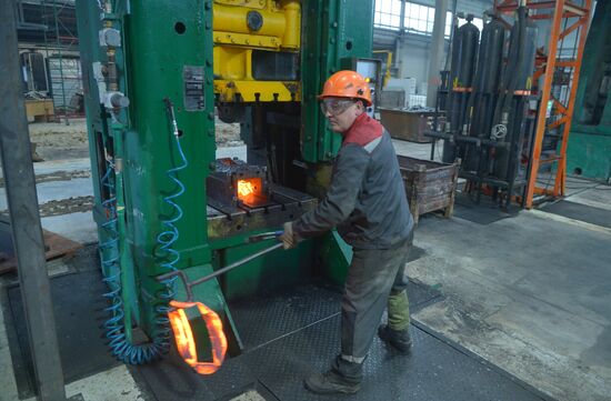 Производство гусениц для спецтехники на заводе "Техтрон" в Челябинске