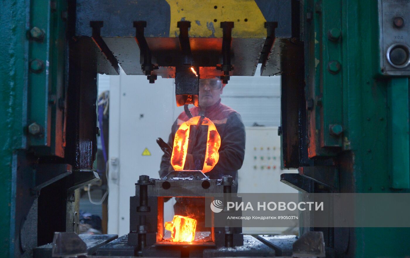 Производство гусениц для спецтехники на заводе "Техтрон" в Челябинске