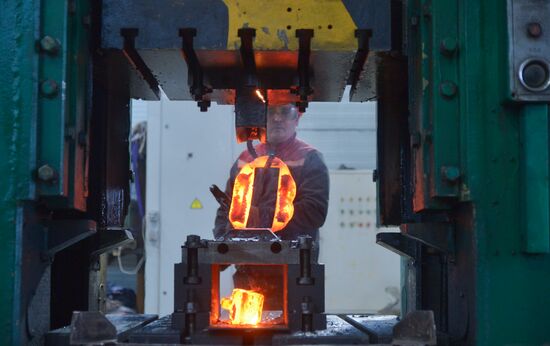 Производство гусениц для спецтехники на заводе "Техтрон" в Челябинске