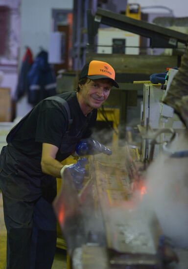 Производство гусениц для спецтехники на заводе "Техтрон" в Челябинске