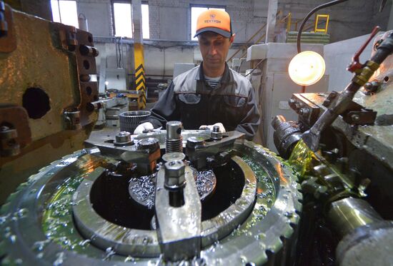 Производство гусениц для спецтехники на заводе "Техтрон" в Челябинске