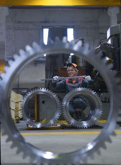 Производство гусениц для спецтехники на заводе "Техтрон" в Челябинске