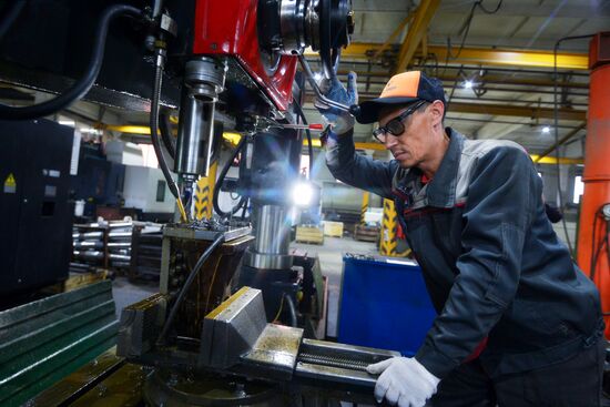 Производство гусениц для спецтехники на заводе "Техтрон" в Челябинске