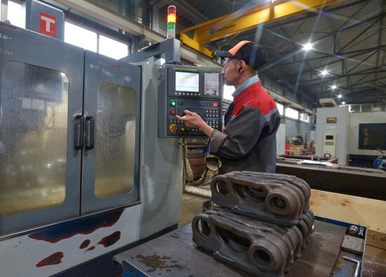 Производство гусениц для спецтехники на заводе "Техтрон" в Челябинске