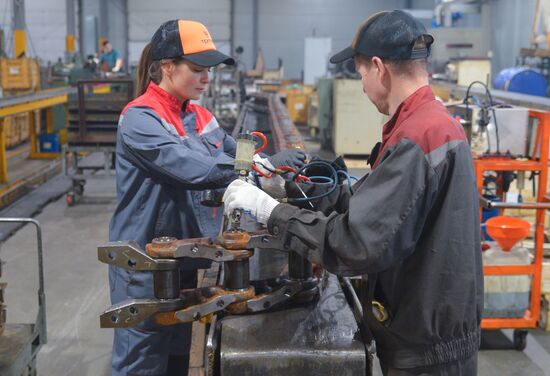 Производство гусениц для спецтехники на заводе "Техтрон" в Челябинске