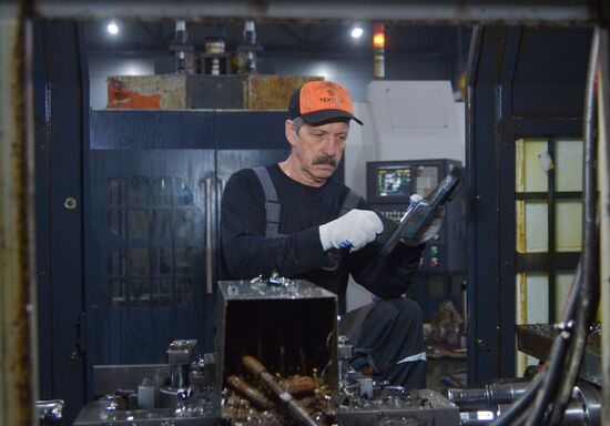 Производство гусениц для спецтехники на заводе "Техтрон" в Челябинске