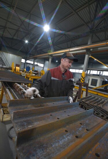 Производство гусениц для спецтехники на заводе "Техтрон" в Челябинске