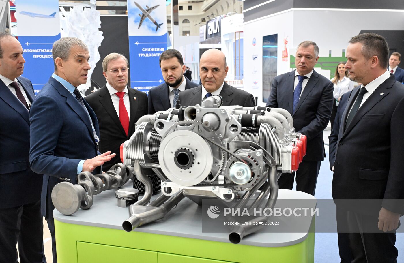 Премьер-министр Михаил Мишустин принял участие в "Транспортной неделе"