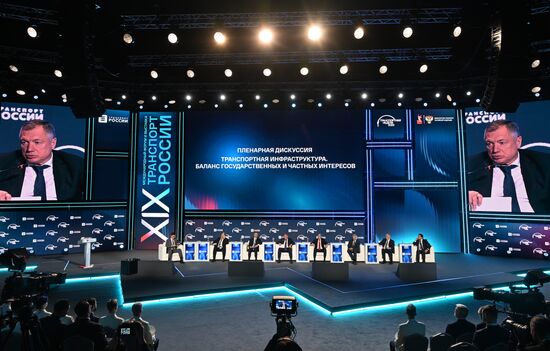 Премьер-министр Михаил Мишустин принял участие в "Транспортной неделе"