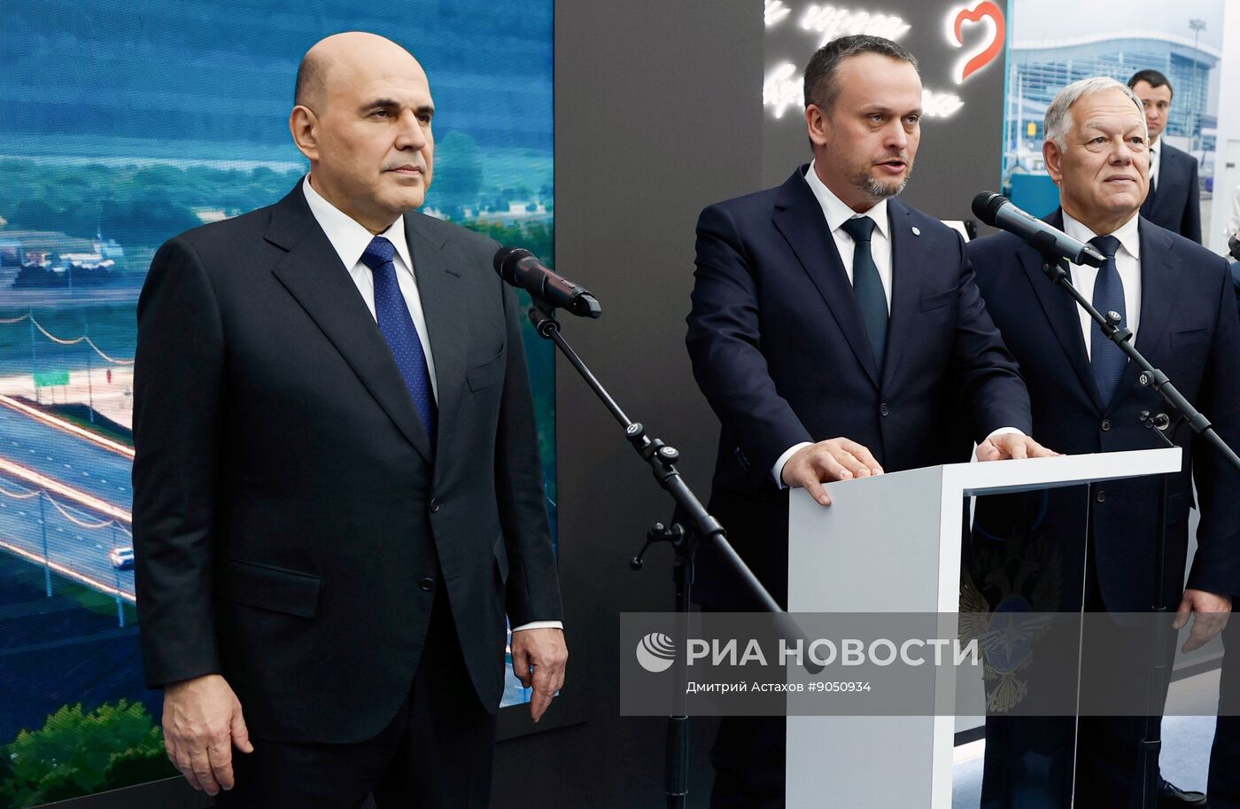 Премьер-министр Михаил Мишустин принял участие в "Транспортной неделе"
