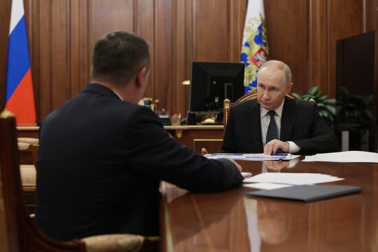 Президент Владимир Путин встретился с министром транспорта Андреем Никитиным