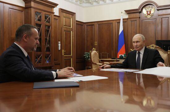 Президент Владимир Путин встретился с министром транспорта Андреем Никитиным