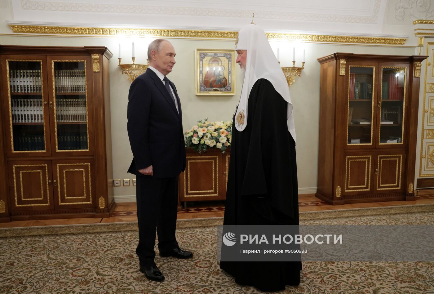 Президент Владимир Путин поздравил патриарха Кирилла с днём рождения