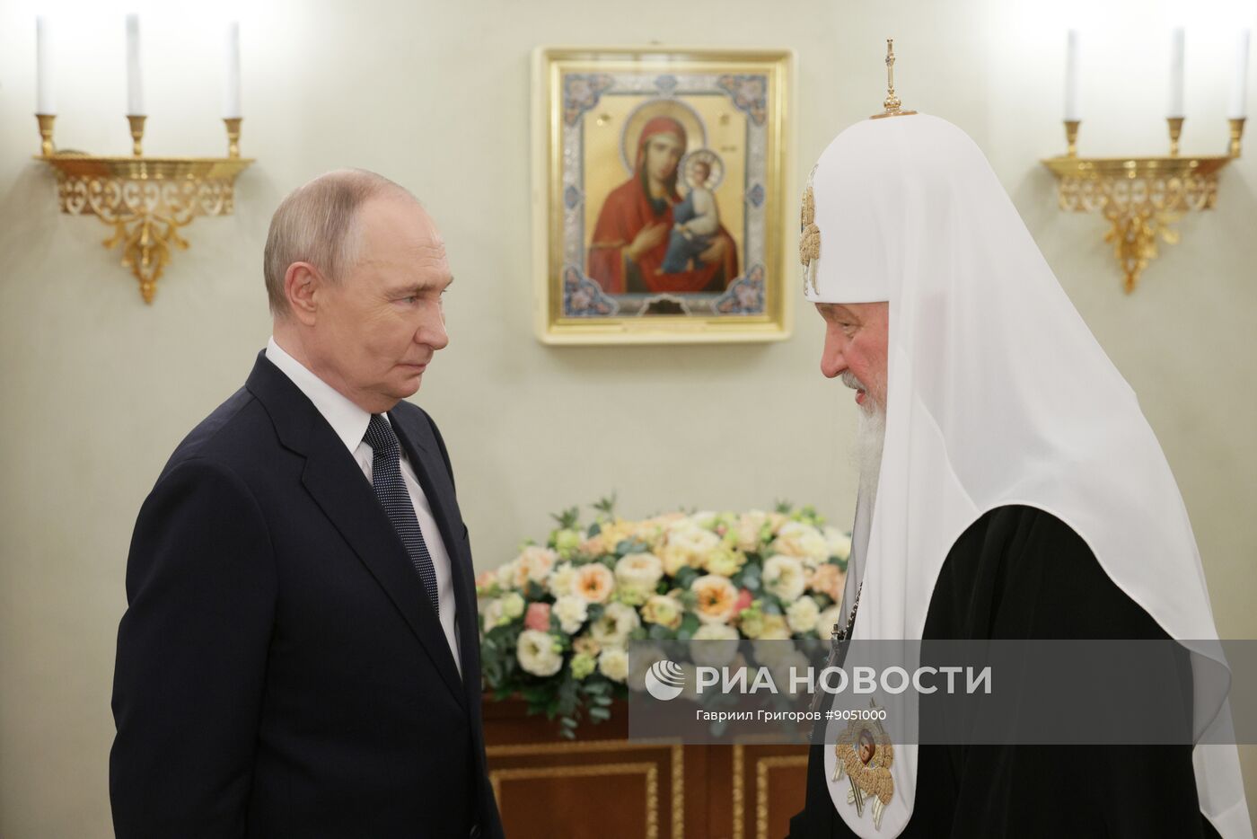 Президент Владимир Путин поздравил патриарха Кирилла с днём рождения
