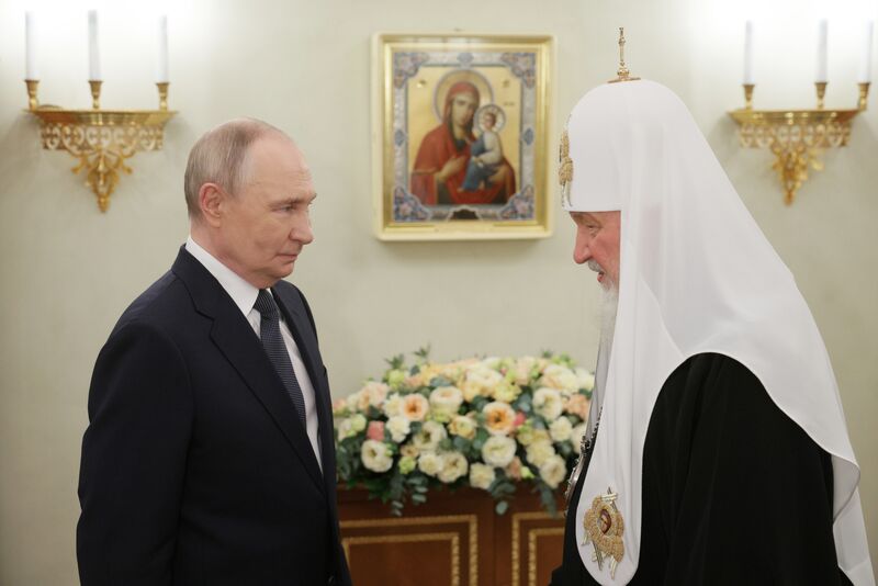 Президент Владимир Путин поздравил патриарха Кирилла с днём рождения
