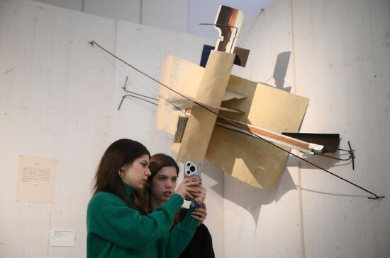 Выставка "Татлин. Конструкция мира" в Москве