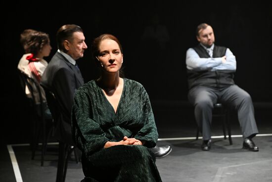 Спектакль "Последние" в театре "Шалом"