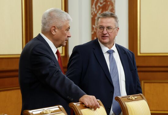 Премьер-министр Михаил Мишустин провел заседание правительства РФ