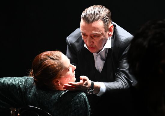 Спектакль "Последние" в театре "Шалом"