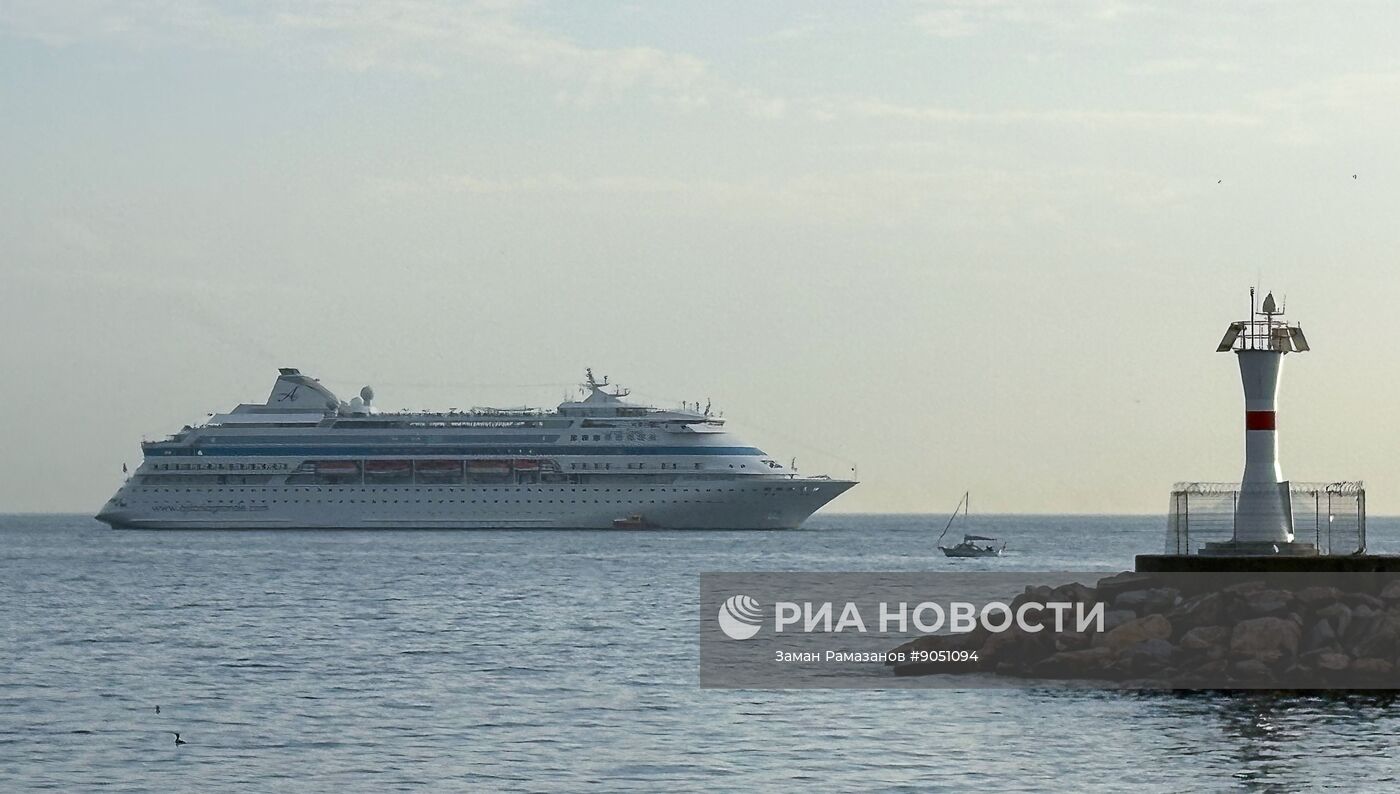 Порт Стамбула не принял круизный лайнер Astoria Grande из России