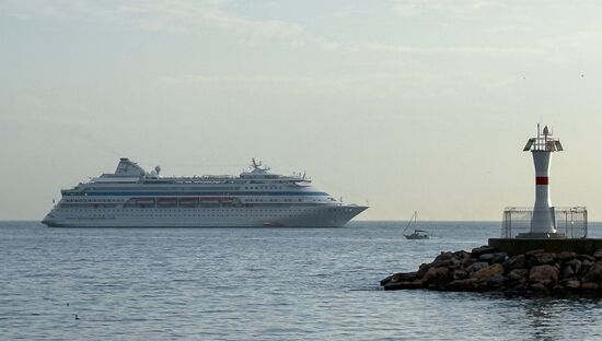 Порт Стамбула не принял круизный лайнер Astoria Grande из России