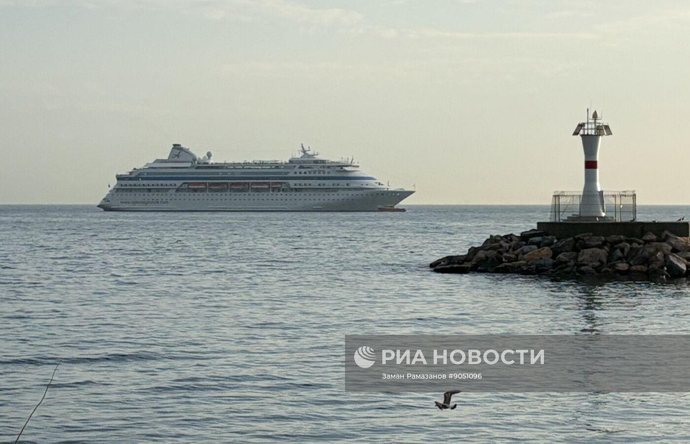 Порт Стамбула не принял круизный лайнер Astoria Grande из России
