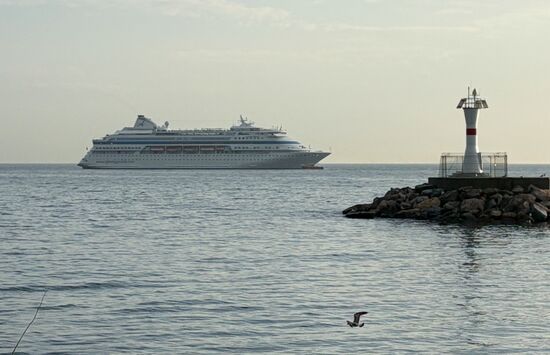 Порт Стамбула не принял круизный лайнер Astoria Grande из России