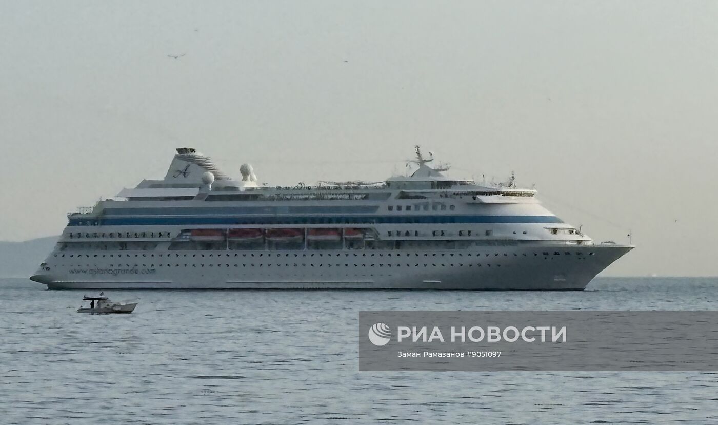 Порт Стамбула не принял круизный лайнер Astoria Grande из России